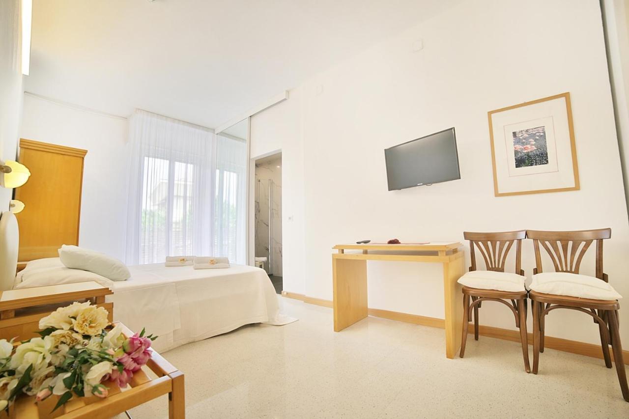 Hotel Pinocchio Католика Екстериор снимка