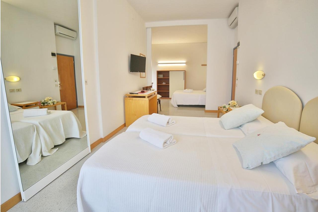 Hotel Pinocchio Католика Екстериор снимка
